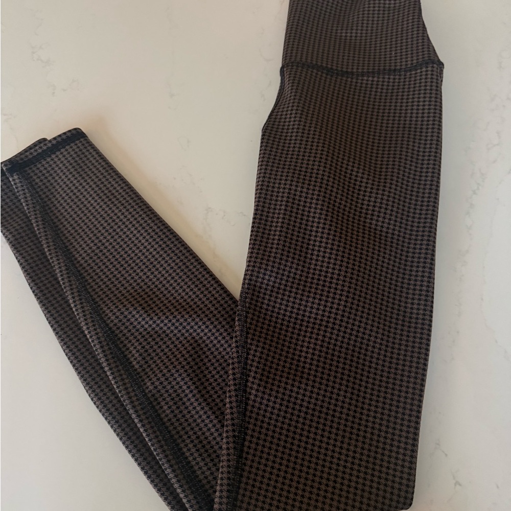 Alo Yoga Houndtooth High-Waisted Brown Leggings - Picture 9 of 10